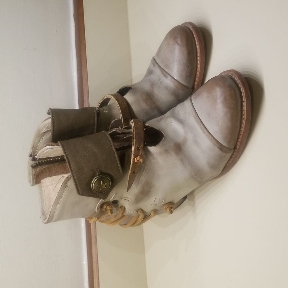 Freebird Crue Size 9, read description